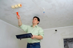 Как побелить потолок самостоятельно?